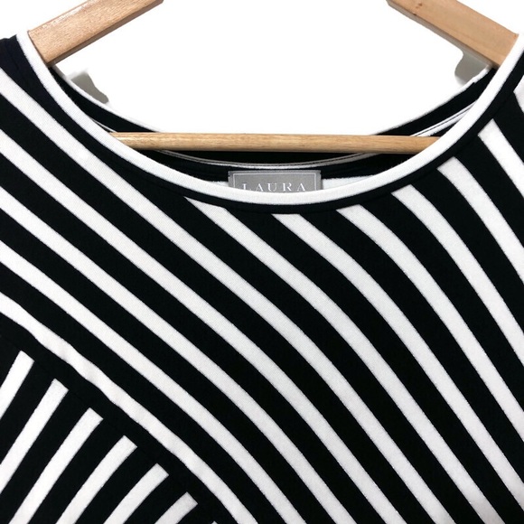 LAURA Black & White Striped Asymetric Top Size L - Picture 5 of 13